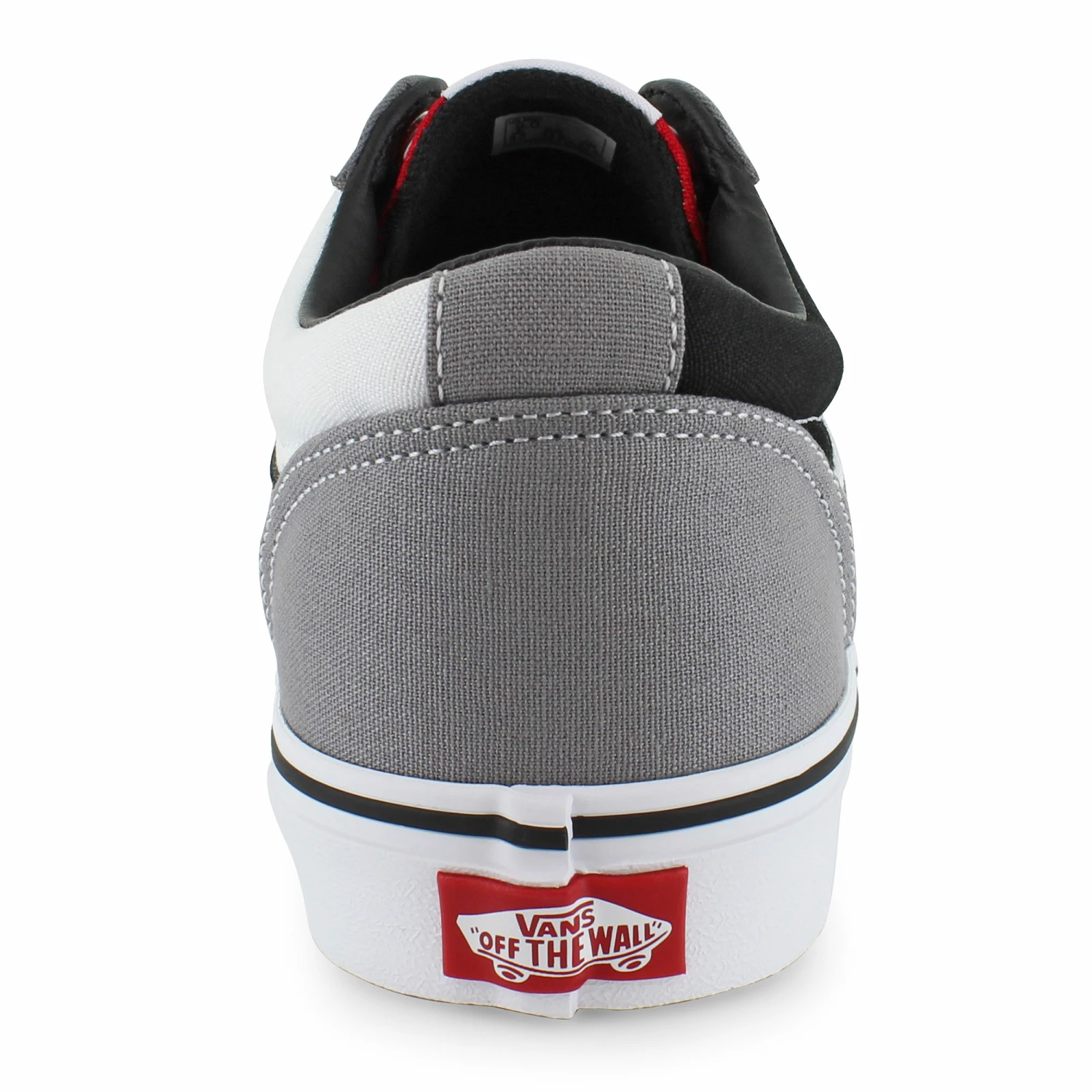 Vans Ward Yacht Club - Image 4